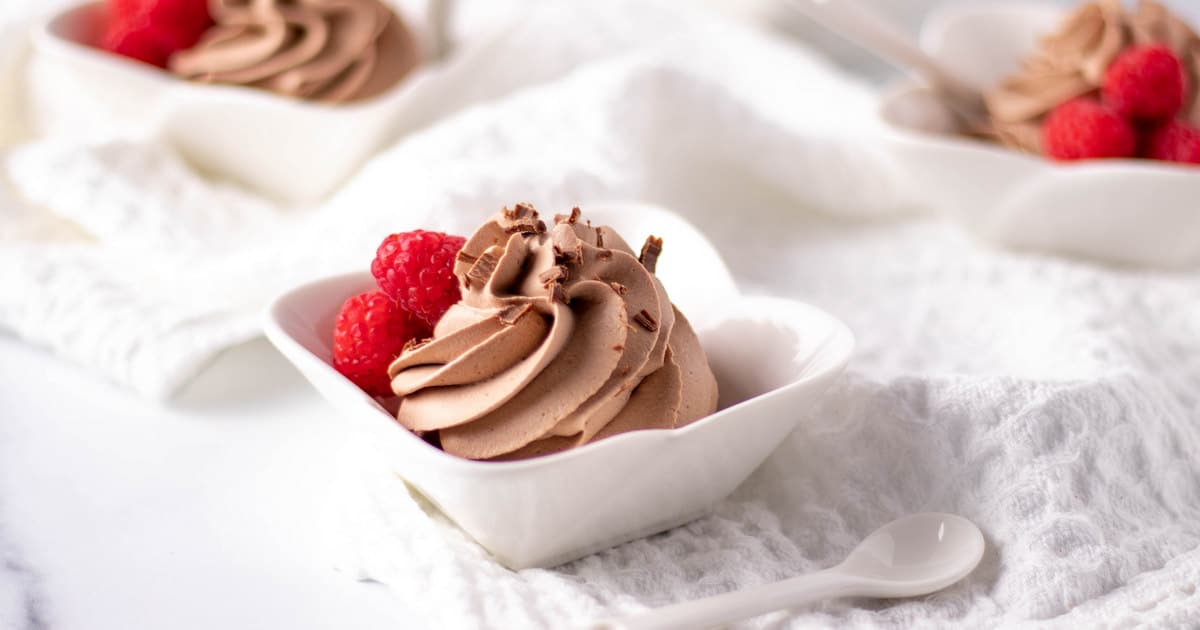 Whip Up Gourmet Chocolate Mousse: No Double Boiler, No Eggs
